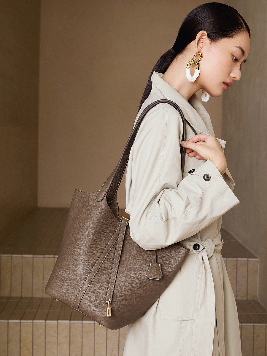 XL Full-Grain Leather Bucket Bag  Large Capacity Travel Carryall Tote