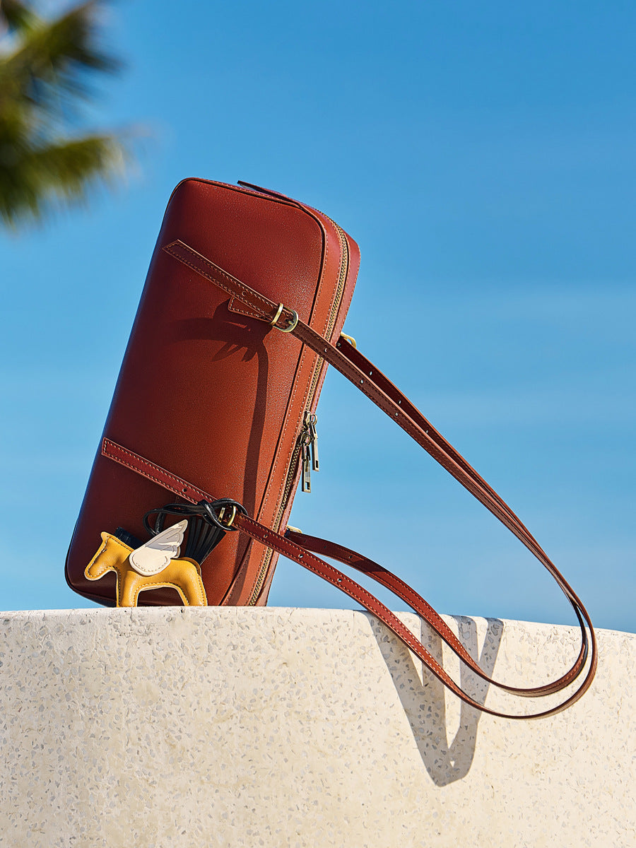 Unisex Full-Grain Leather Shoulder Bag  Minimalist Zipper Bag for Everyday Use