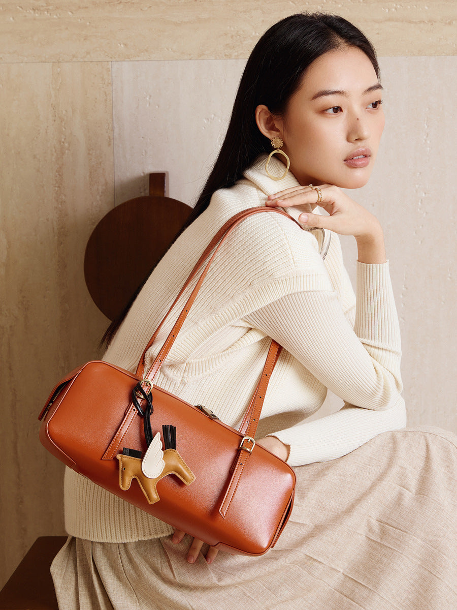 Unisex Full-Grain Leather Shoulder Bag  Minimalist Zipper Bag for Everyday Use