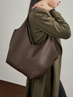 Oversized Full-Grain Leather Tote Bag  Large Capacity Carryall for Travel & Everyday Use