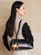 Unisex Full-Grain Leather Shoulder Bag  Minimalist Zipper Bag for Everyday Use