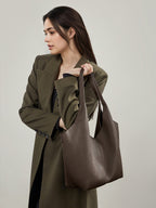 Oversized Full-Grain Leather Tote Bag  Large Capacity Carryall for Travel & Everyday Use
