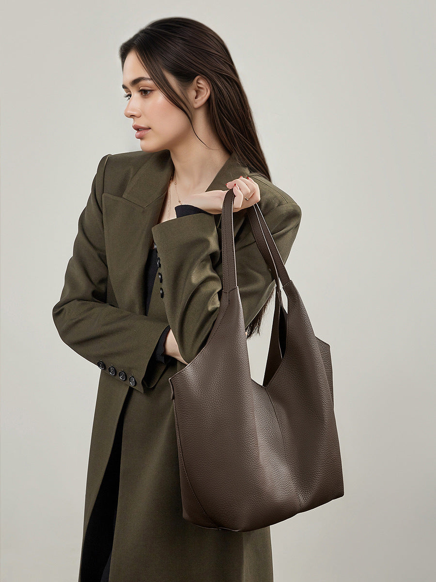 Oversized Full-Grain Leather Tote Bag  Large Capacity Carryall for Travel & Everyday Use