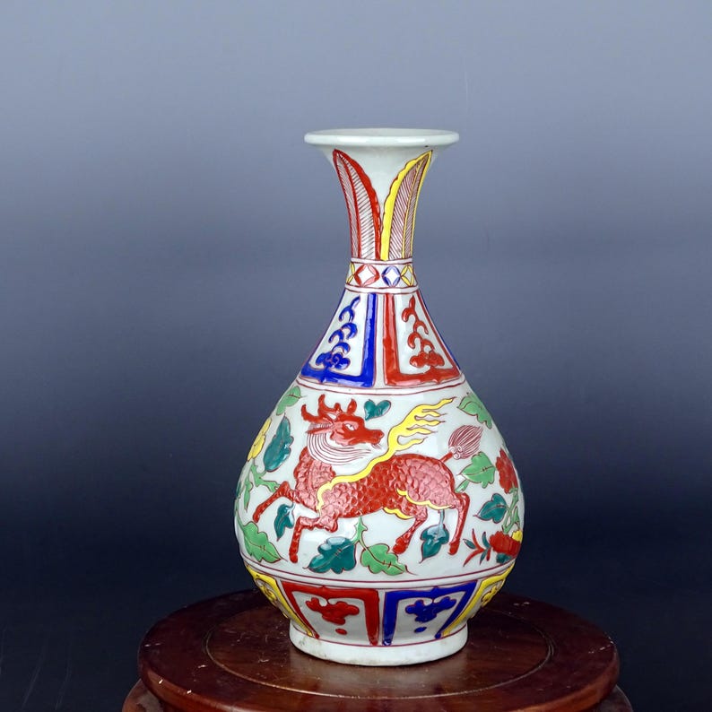 Chinese old ceramic vase,Ming Dynasty Xuande Marked blue and white famille verte porcelain yuhuchun vase,hand drawing kylin phoenix pattern Main image